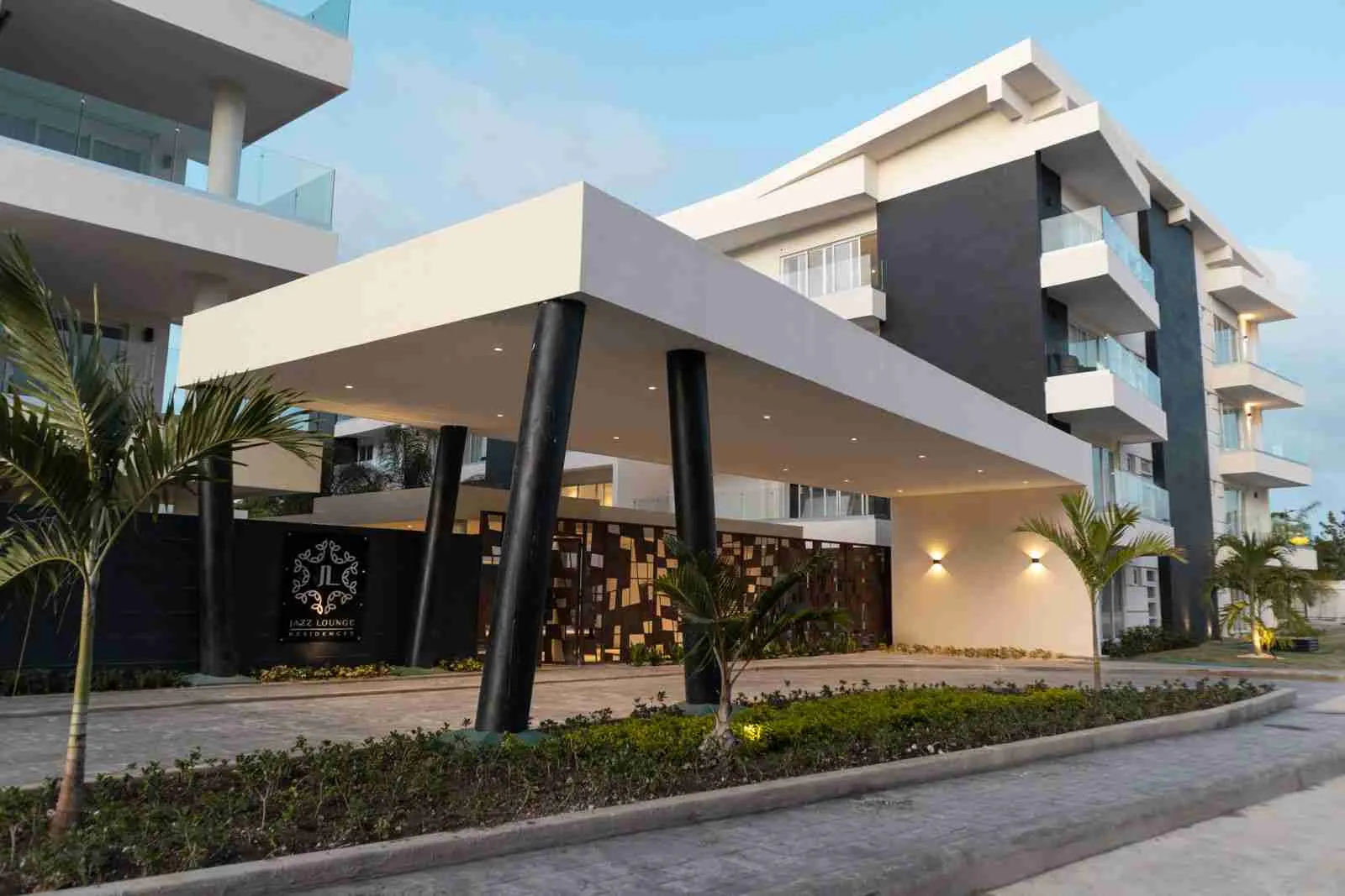 Exclusive 2 Apartment for sale with 2 balconies and beach access 11