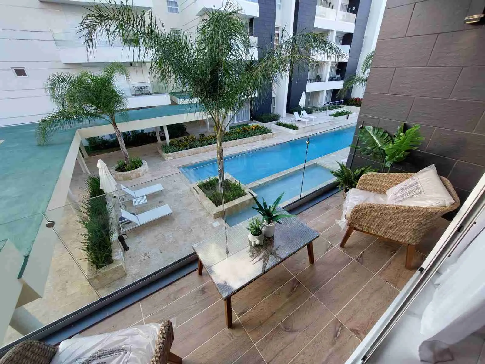 Magnifique condo 1 BR à vendre Entièrement meublé avec piscine et balcon Cap Cana 4