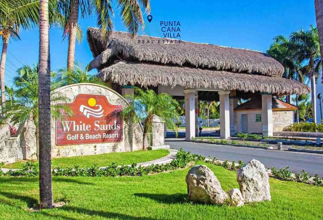 Perla del Mar Villa for Salemain entrance