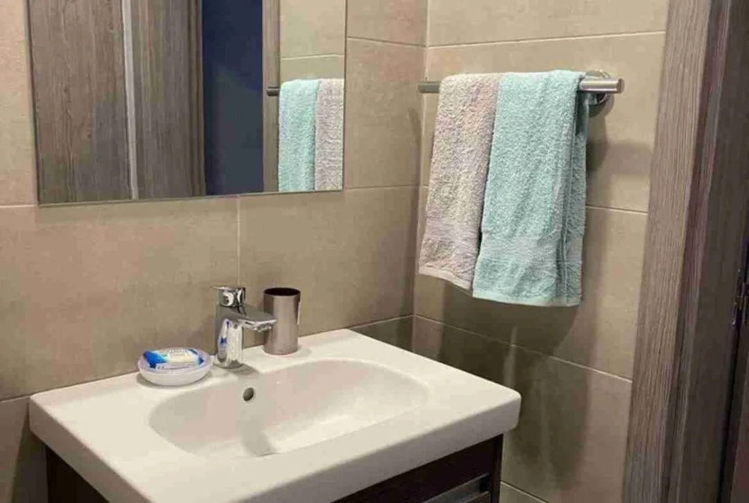 Paseo del Mar, condo for sale in Los corales, bathroom