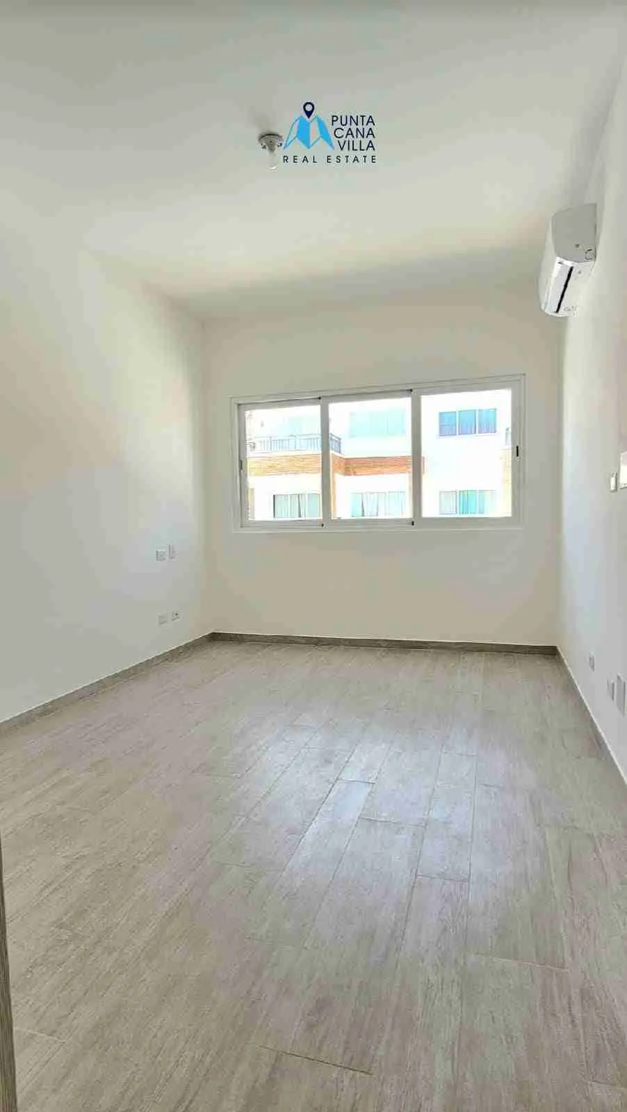 Lujoso Apartamento de 1 habitación en venta en Punta Cana a pasos de la playa, Coral Village 2