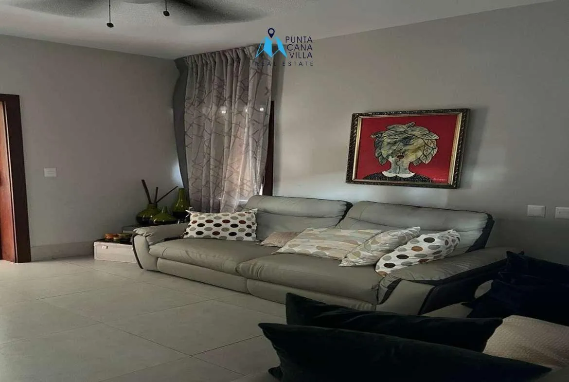 Elegant Five Bedroom Villa For Sale In Bavaro, Punta Cana ()
