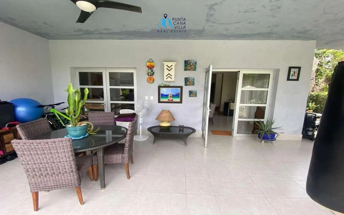 Elegante villa de cinco habitaciones en venta en Punta Cana Village, Punta Cana