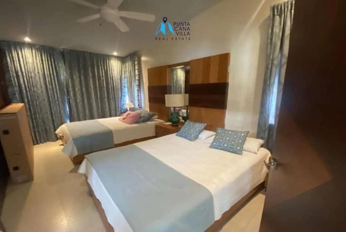 Elegant Five Bedroom Villa For Sale In Bavaro, Punta Cana ()