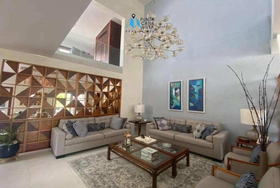 Elegant Five Bedroom Villa For Sale In Bavaro, Punta Cana ()