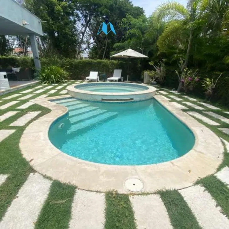 Elegant Five Bedroom Villa For Sale In Bavaro, Punta Cana ()