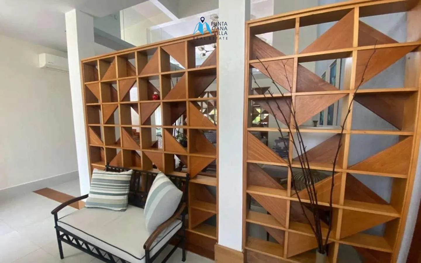 Elegante villa de cinco habitaciones en venta en Punta Cana Village, Punta Cana