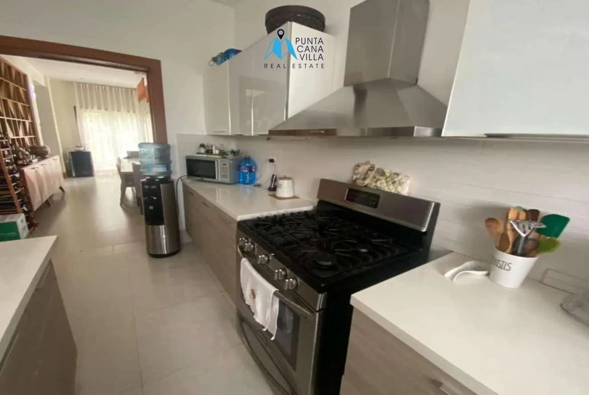 Elegant Five Bedroom Villa For Sale In Bavaro, Punta Cana ()