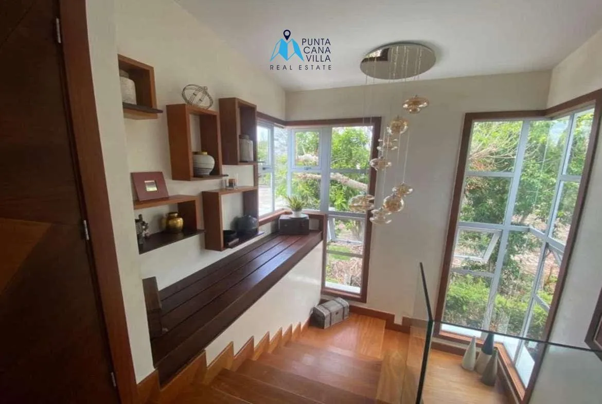 Elegant Five Bedroom Villa For Sale In Bavaro, Punta Cana ()