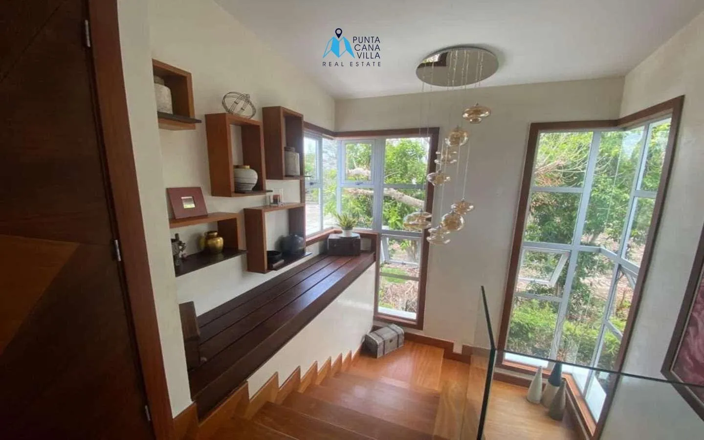 Elegante villa de cinco habitaciones en venta en Punta Cana Village, Punta Cana