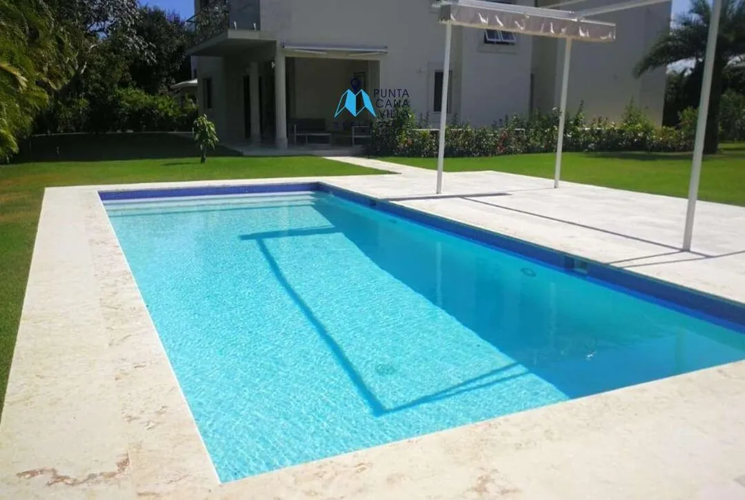 Luxurious Four Bedroom Residence For Sale In Bavaro, Punta Cana ()