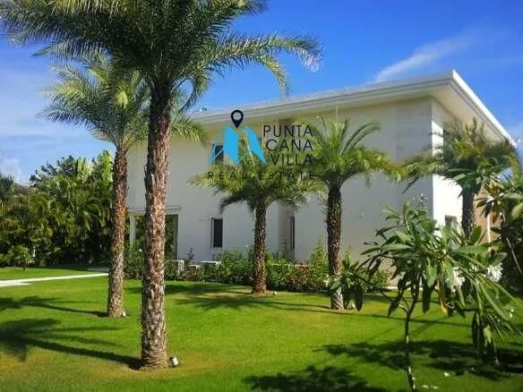 Luxurious Four Bedroom Residence For Sale In Bavaro, Punta Cana ()