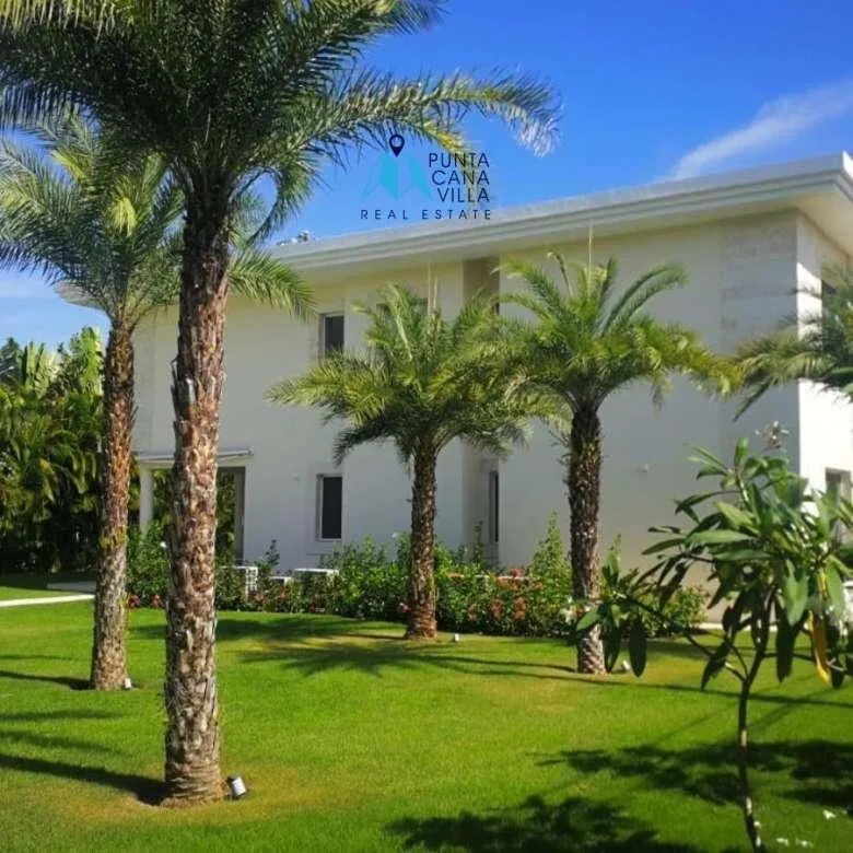 Luxurious Four Bedroom Residence For Sale In Bavaro, Punta Cana ()