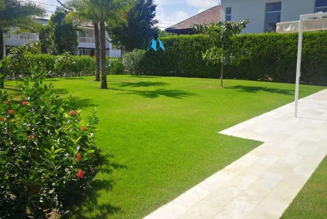 Luxurious Four Bedroom Residence For Sale In Bavaro, Punta Cana ()
