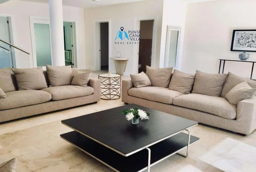 Luxurious Four Bedroom Residence For Sale In Bavaro, Punta Cana ()