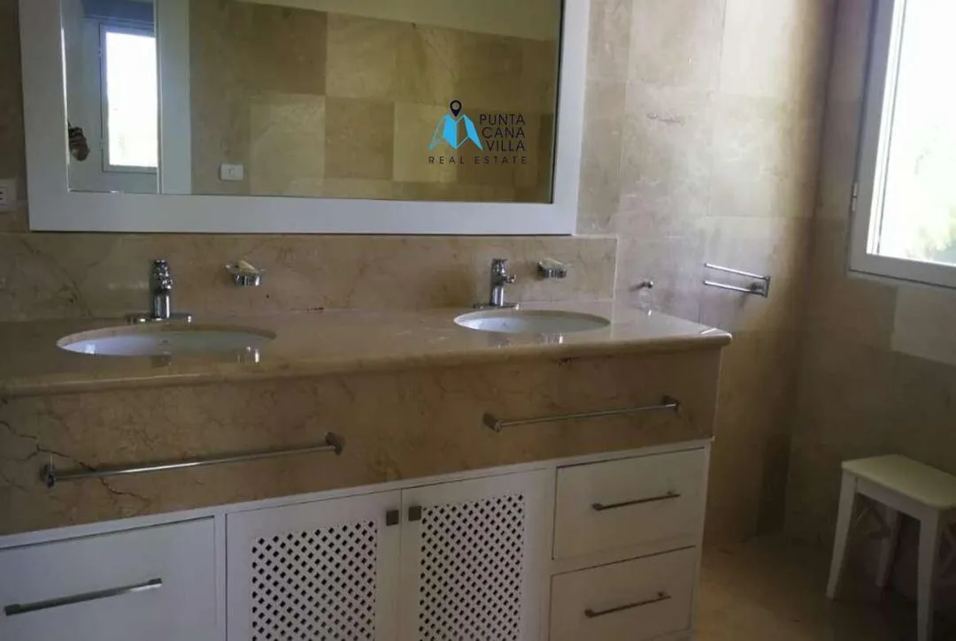 Luxurious Four Bedroom Residence For Sale In Bavaro, Punta Cana ()