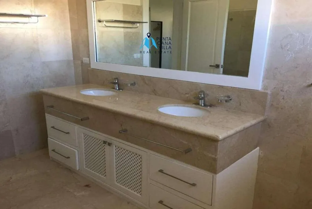 Luxurious Four Bedroom Residence For Sale In Bavaro, Punta Cana ()