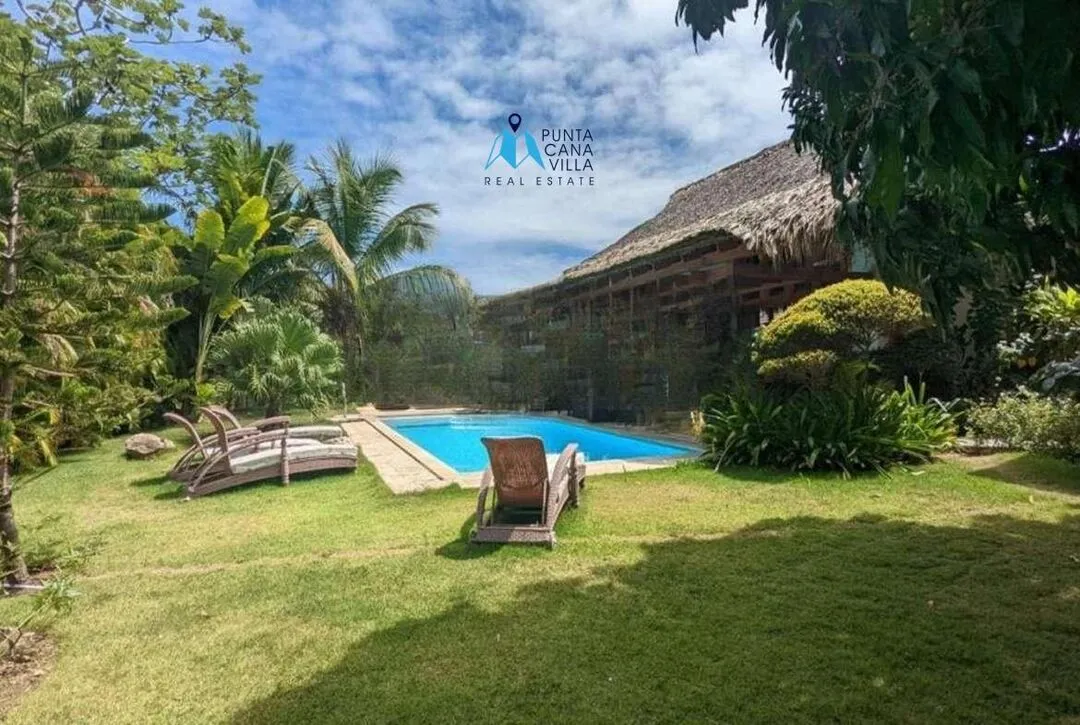 For sale in Punta Cana, four bedroom villa in Caleton Cap Cana ()