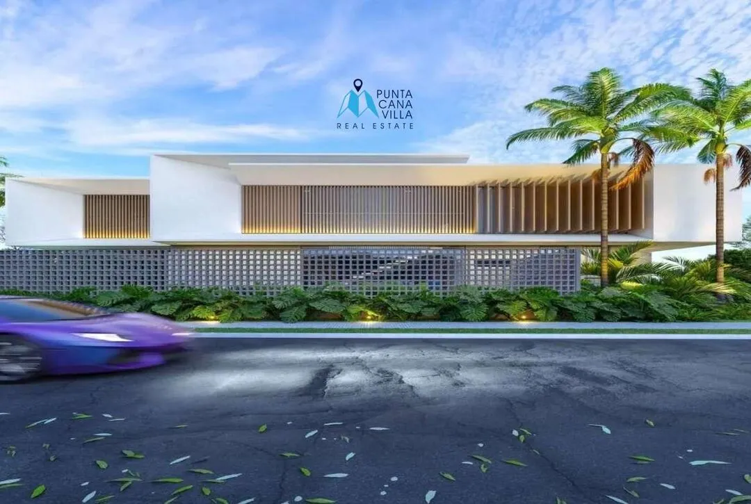 For sale in Punta Cana, four bedroom villa in Punta Cana Village ()