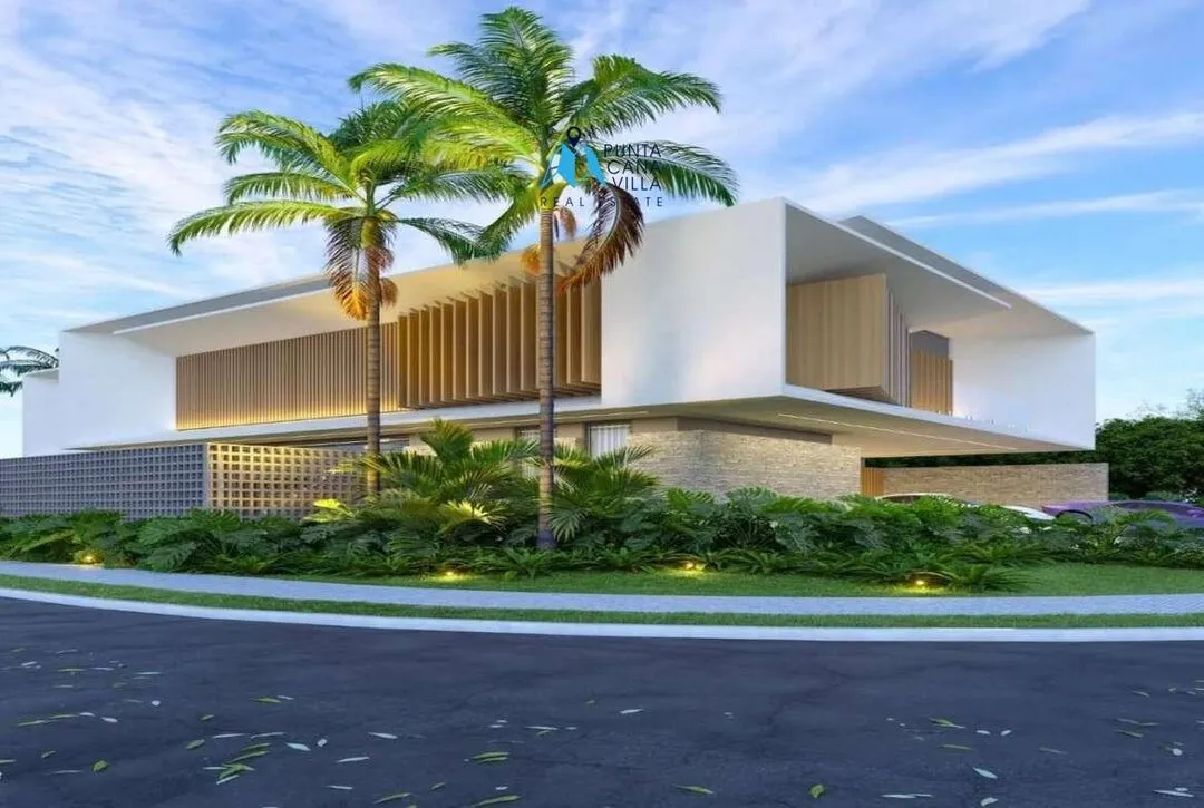 For sale in Punta Cana, four bedroom villa in Punta Cana Village ()