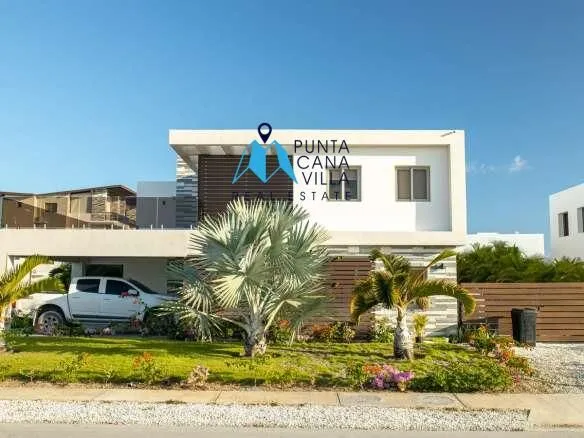 For sale in Bavaro, four bedroom villa in Velero at Punta Cana ()