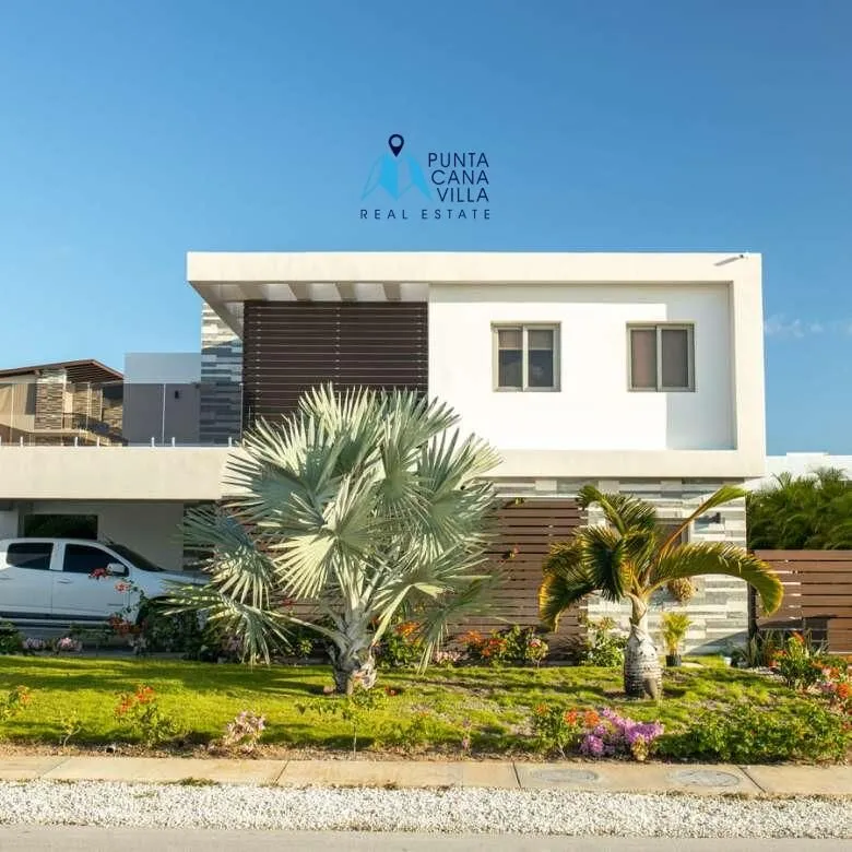 For sale in Bavaro, four bedroom villa in Velero at Punta Cana ()