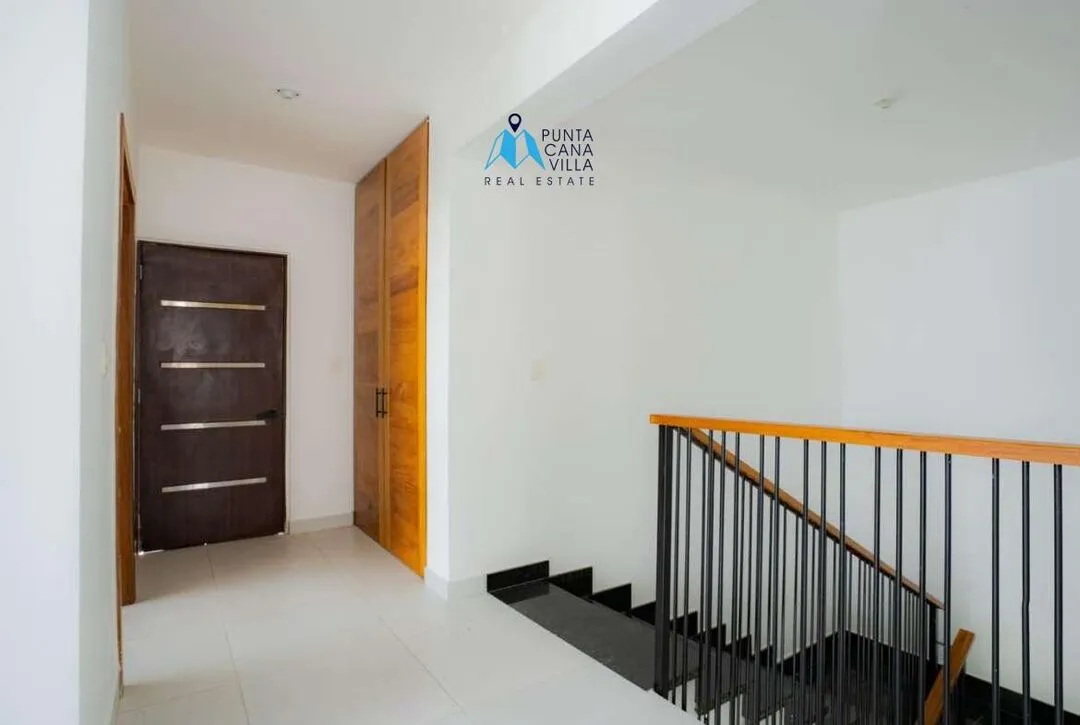 For sale in Bavaro, four bedroom villa in Velero at Punta Cana ()