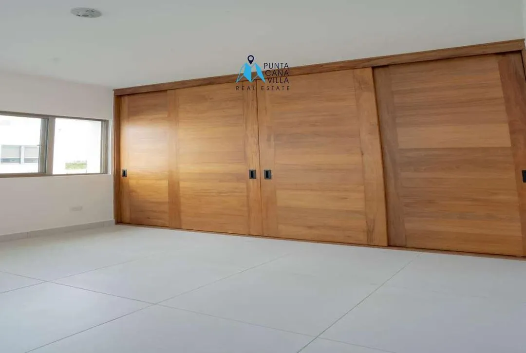 For sale in Bavaro, four bedroom villa in Velero at Punta Cana ()