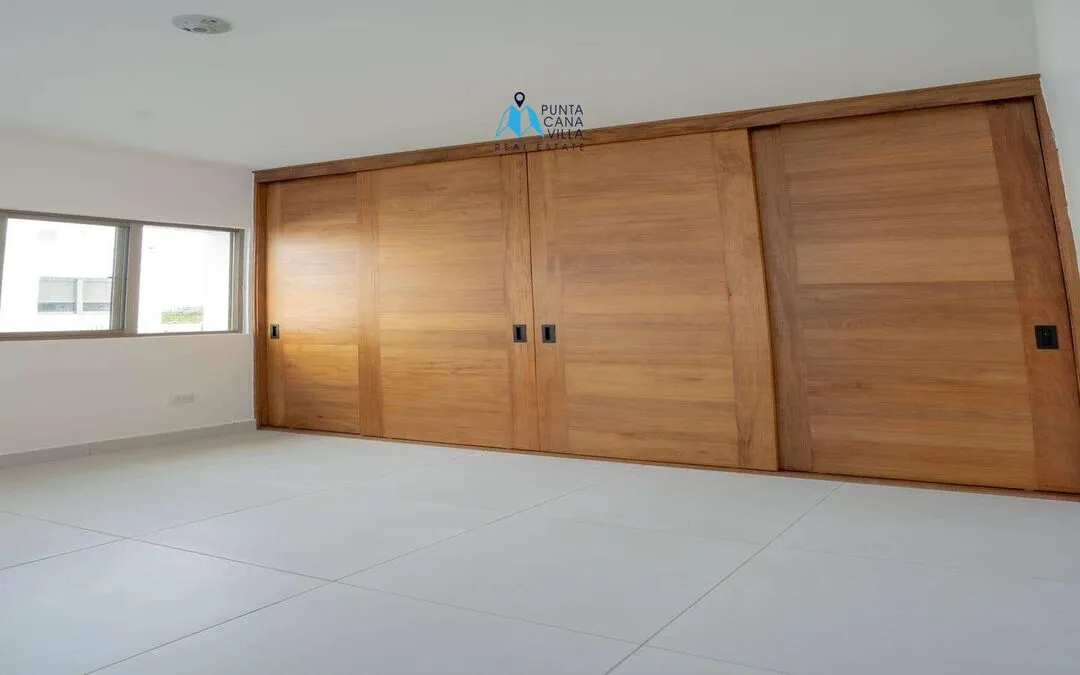 For sale in Bavaro, four bedroom villa in Velero at Punta Cana () For sale in Bavaro, four bedroom villa in Velero at Punta Cana ()
