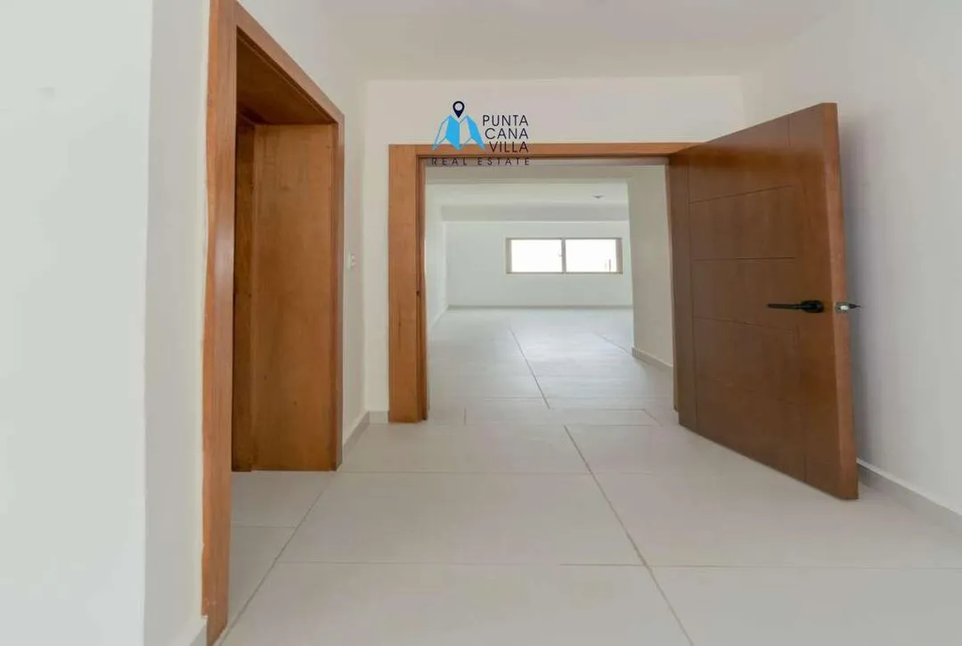 For sale in Bavaro, four bedroom villa in Velero at Punta Cana ()
