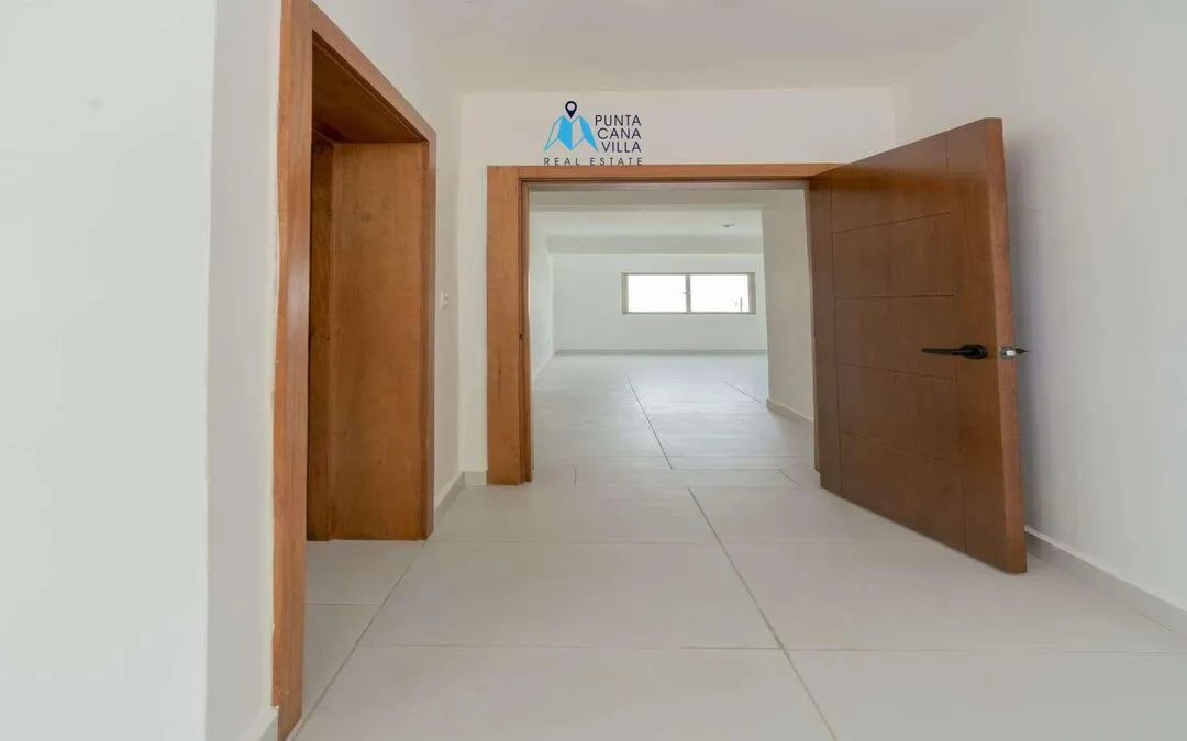 For sale in Bavaro, four bedroom villa in Velero at Punta Cana () For sale in Bavaro, four bedroom villa in Velero at Punta Cana ()