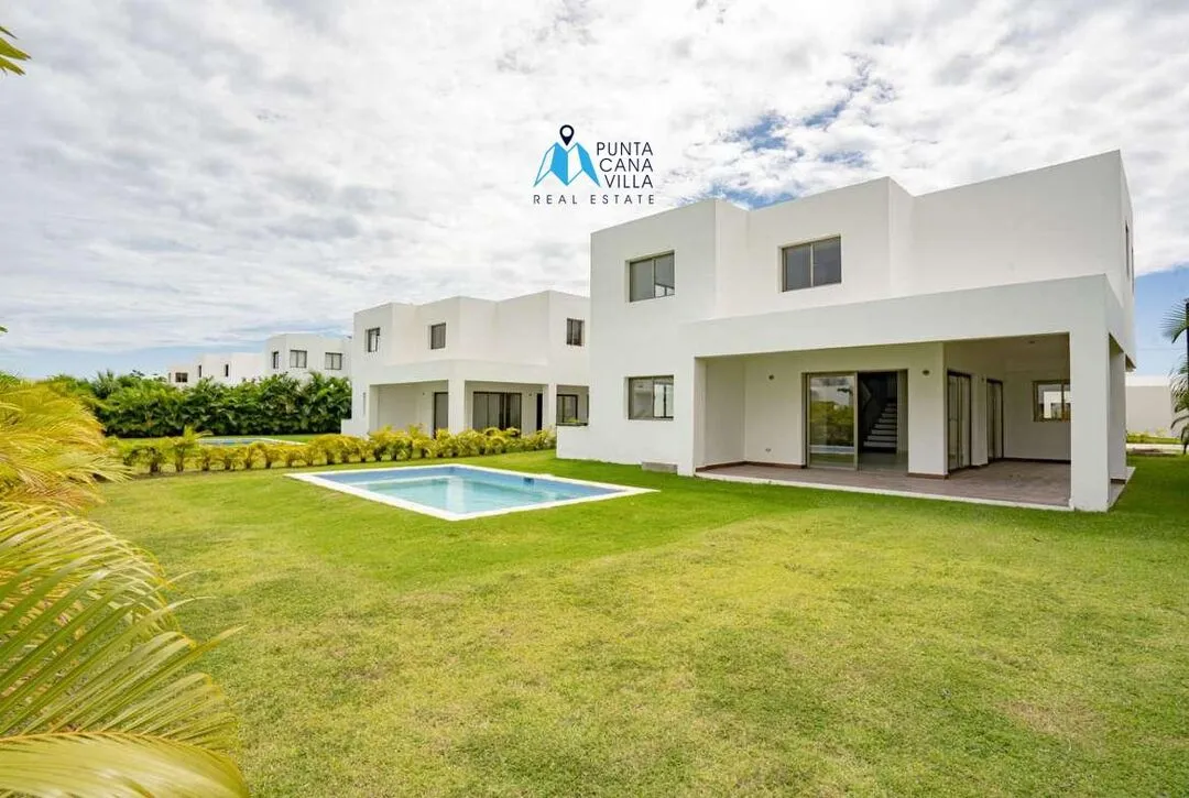 For sale in Bavaro, four bedroom villa in Velero at Punta Cana ()