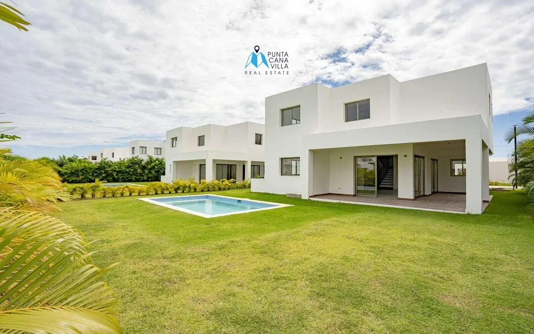 For sale in Bavaro, four bedroom villa in Velero at Punta Cana () For sale in Bavaro, four bedroom villa in Velero at Punta Cana ()