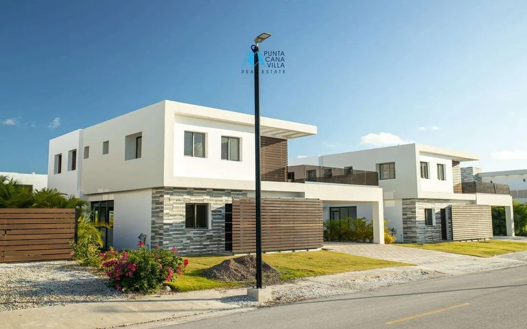 For sale in Bavaro, four bedroom villa in Velero at Punta Cana () For sale in Bavaro, four bedroom villa in Velero at Punta Cana ()