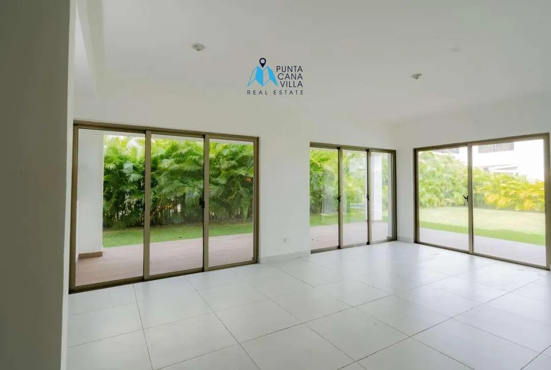 For sale in Bavaro, four bedroom villa in Velero at Punta Cana ()