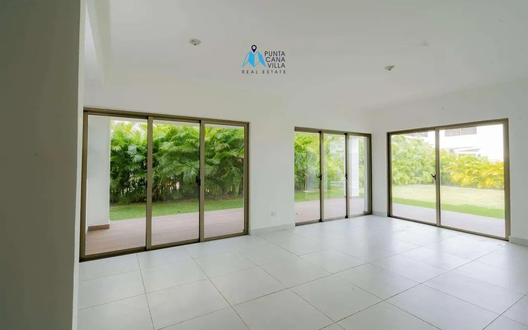 For sale in Bavaro, four bedroom villa in Velero at Punta Cana () For sale in Bavaro, four bedroom villa in Velero at Punta Cana ()
