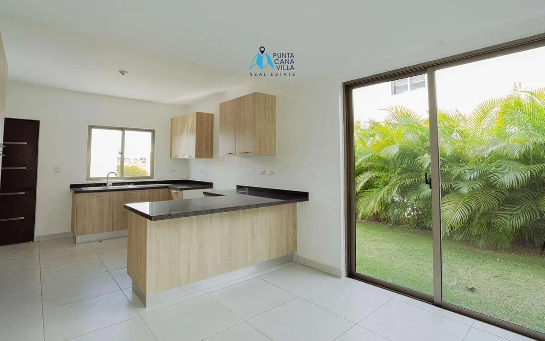 For sale in Bavaro, four bedroom villa in Velero at Punta Cana () For sale in Bavaro, four bedroom villa in Velero at Punta Cana ()