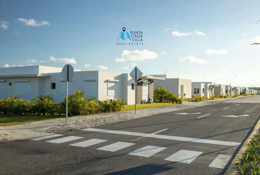 For sale in Bavaro, three bedroom villa in Velero at Punta Cana ()