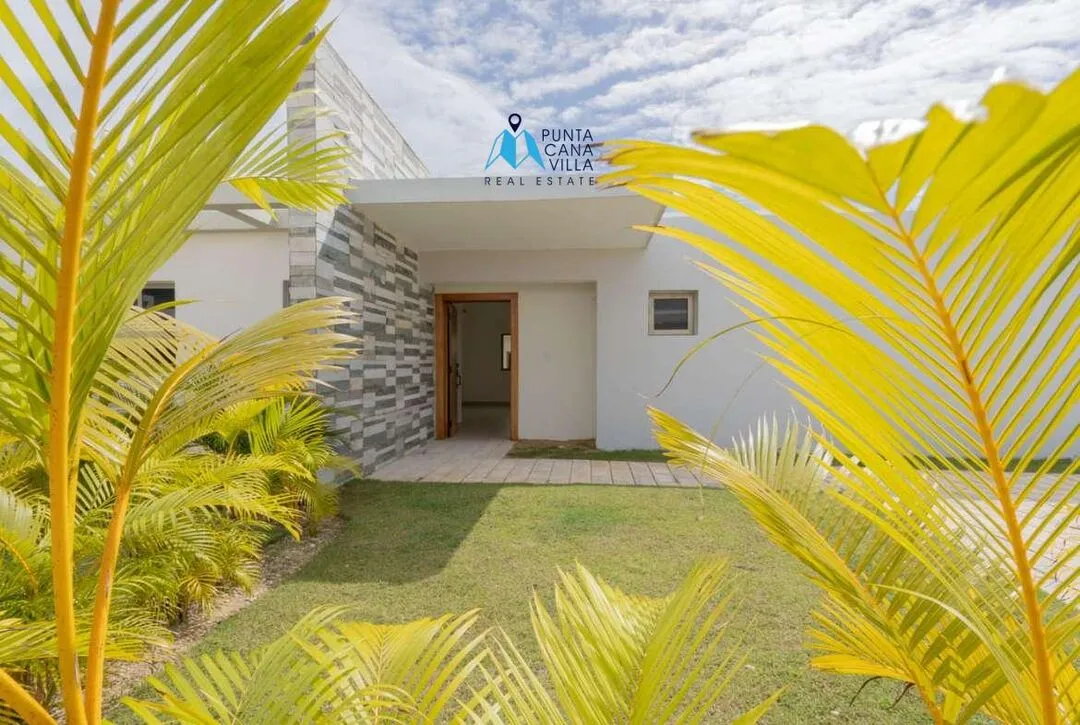 For sale in Bavaro, three bedroom villa in Velero at Punta Cana ()