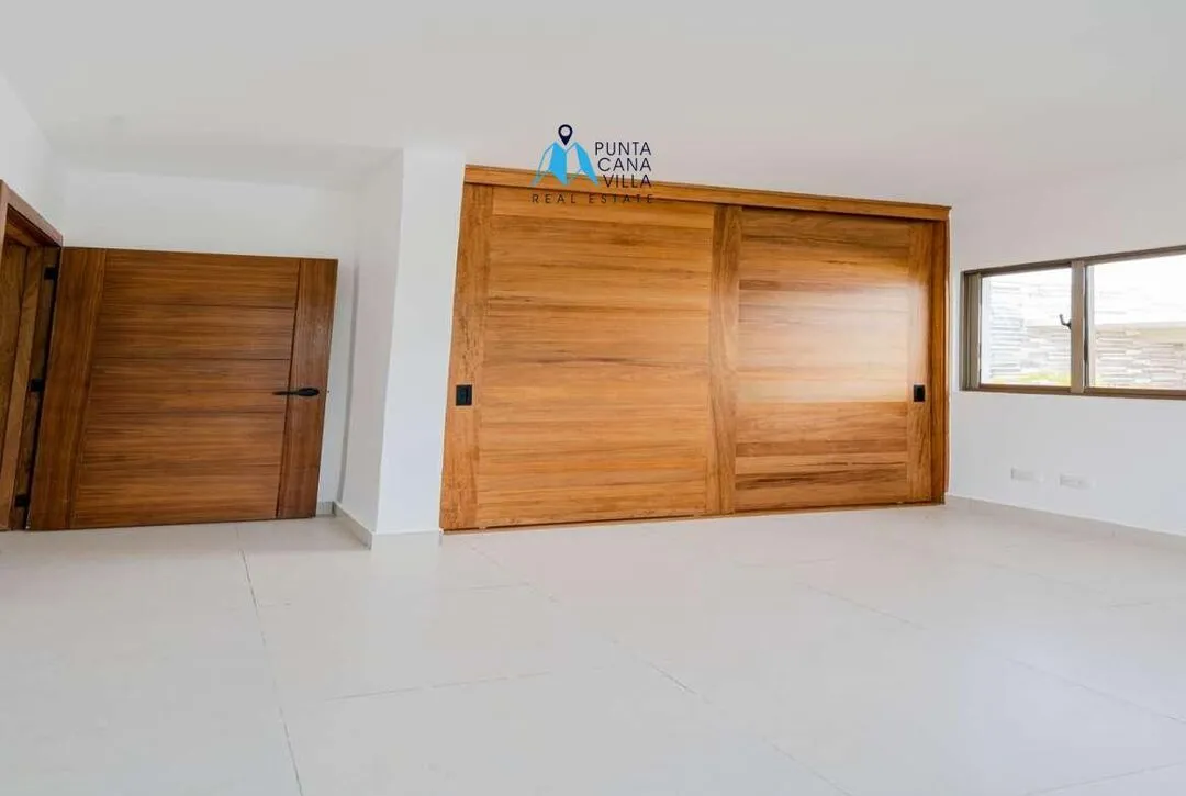 For sale in Bavaro, three bedroom villa in Velero at Punta Cana ()