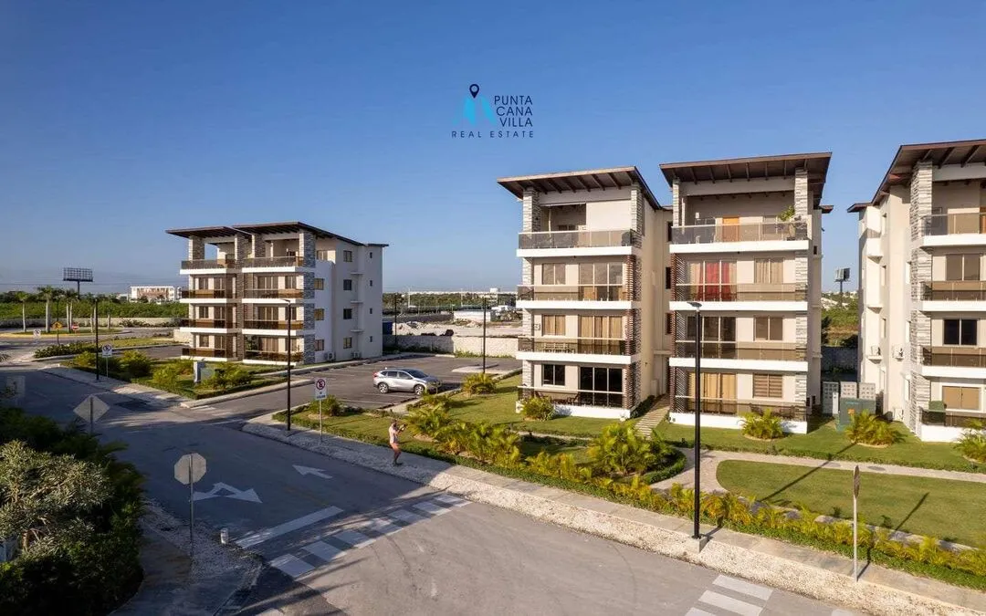 Punta Cana condos for sale, four bedroom condo in Bavaro with water park, Velero at Punta Cana () Punta Cana condos for sale, four bedroom condo in Bavaro with water park, Velero at Punta Cana ()
