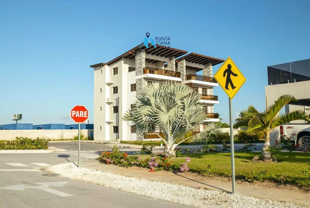 Punta Cana condos for sale, three bedroom condo in Bavaro with common swimming pool, Velero at Punta Cana ()