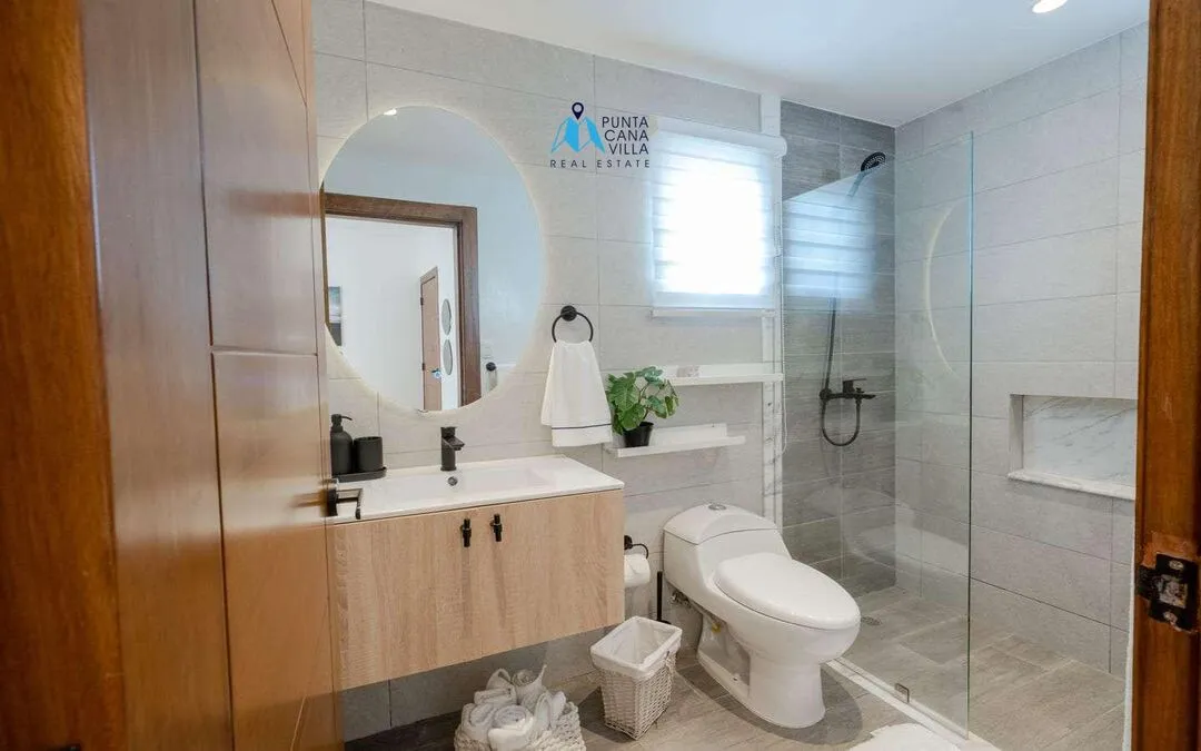 Punta Cana condos for sale, three bedroom condo in Bavaro with common swimming pool, Velero at Punta Cana () Punta Cana condos for sale, three bedroom condo in Bavaro with common swimming pool, Velero at Punta Cana ()