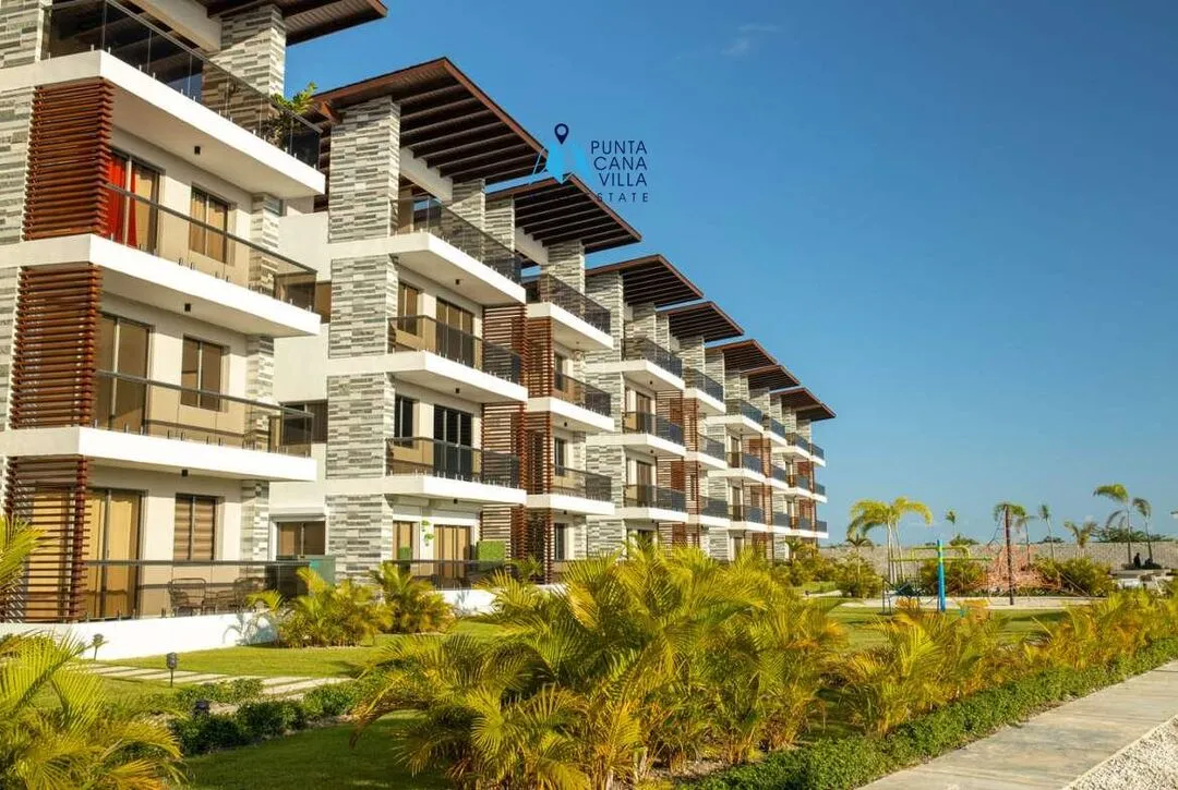 Punta Cana condos for sale, three bedroom condo in Bavaro with common swimming pool, Velero at Punta Cana ()