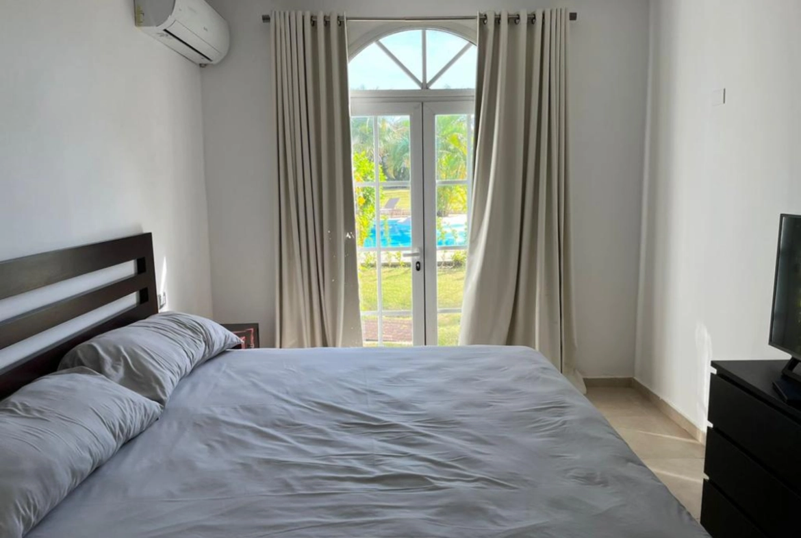 Cocotal Golf & Country Club en Punta Cana, apartamento de tres dormitorios en venta con vistas al Campo de Golf