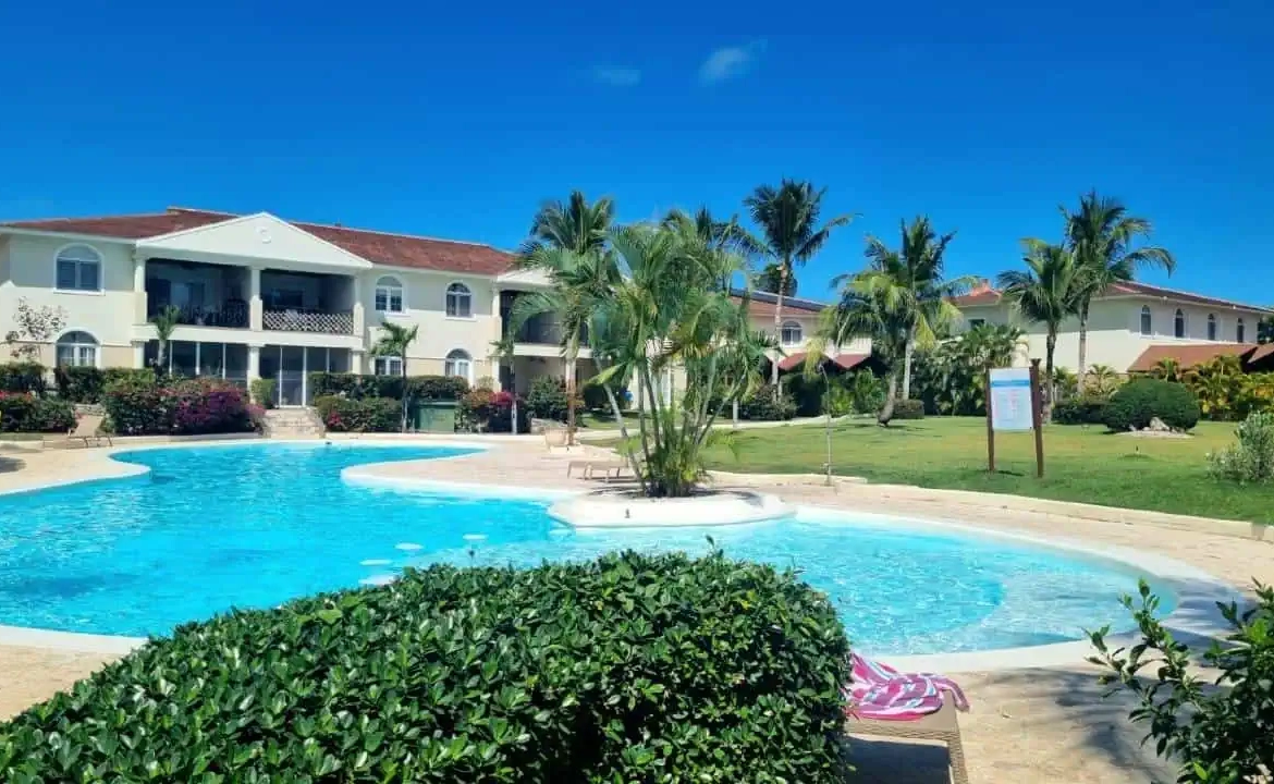 ID , Cocotal Golf & Country Club en Bávaro, Punta Cana, apartamento de tres dormitorios en venta con vistas al Campo de Golf ()