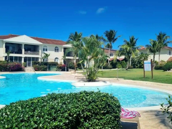 ID , Cocotal Golf & Country Club en Bávaro, Punta Cana, apartamento de tres dormitorios en venta con vistas al Campo de Golf ()