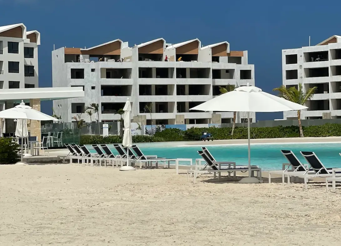 ID , La Playa, Se Vende Apartamento De Un Dormitorio En El Centro De Punta Cana Con Terraza ()