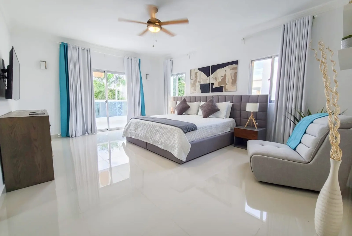 Se Vende Lujosa Villa De Tres Habitaciones En Verón, Punta Cana