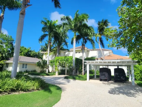 ID , Tortuga, Eight Bedroom Villa For Sale in Punta Cana Resort and Club ()